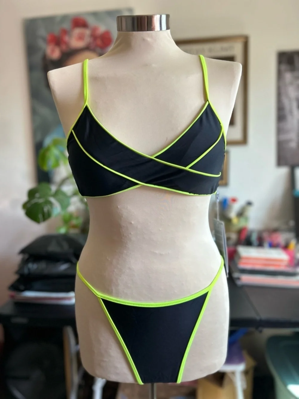 Yira 2 piece bikini black/neon green size Large